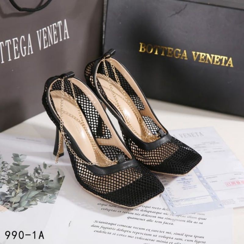 Sepatu Bottega Veneta Chain-Embelished Mesh Pumps 990-1A Platinum