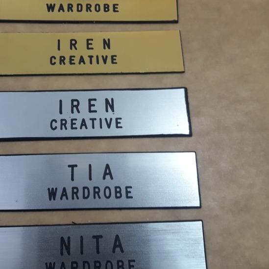 

➤ Nama dada atau Name Tag atau Papan Nama Emas Silver - Emas Peniti ✹