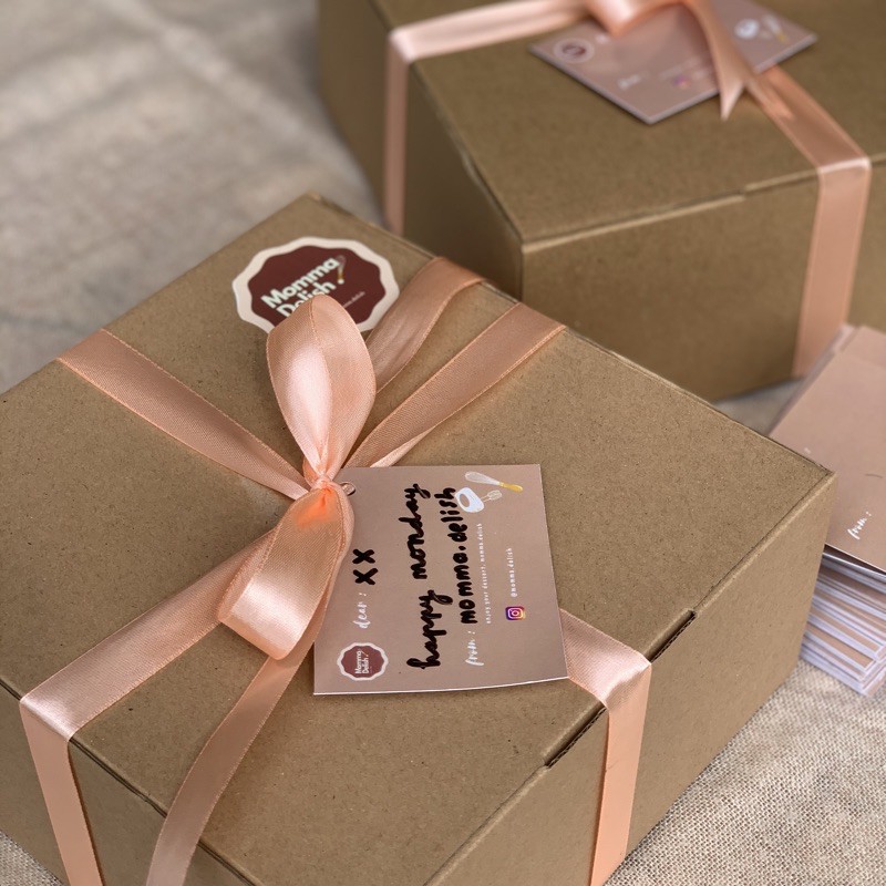 

additional box, giftcard & topper