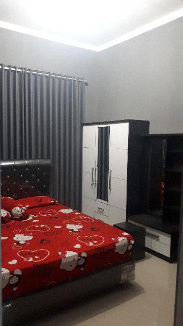 Lemari Pakaian 3 Pintu Laci Dan Meja Rias (paket )