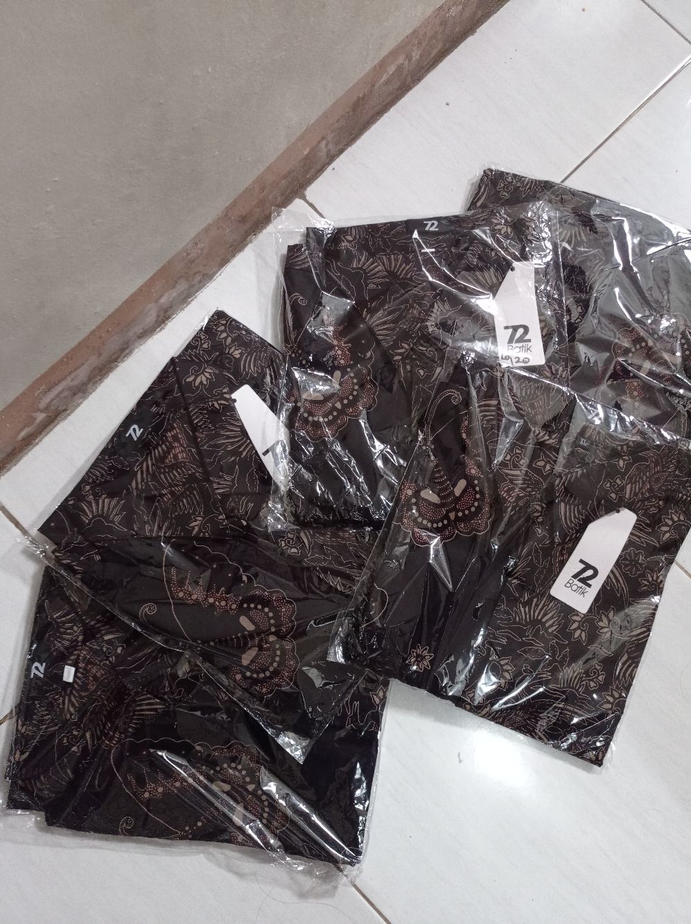 Kemeja Batik Pria Lengan Pendek Slimfit Premium Bangau Two Tone Siang Sore Hitam 726610 Cap 72