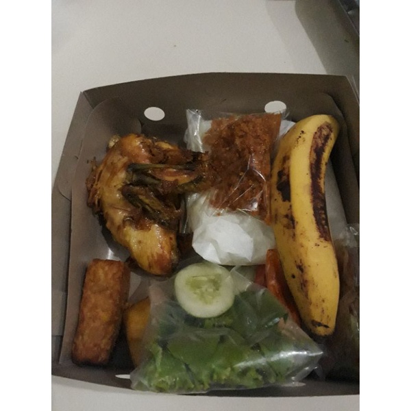 

NASI BOX AYAM KREMES