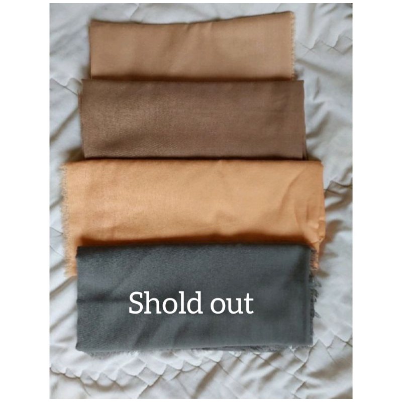 Jilbab segi empat saudia dan bermotif