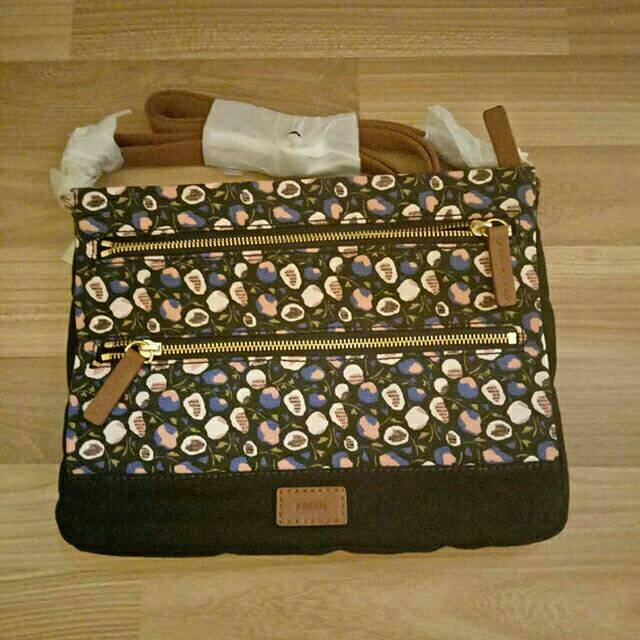 Fossil passport crossbody