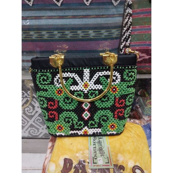 Tas manik khas kalimantan