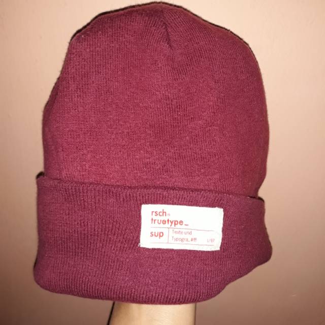 Kupluk rsch warna maroon