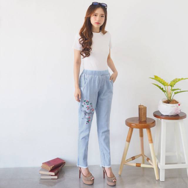 READY jeans bunga rawis, celana jeans,  jeans bordir,  jeans cewe,  celana jeans,  celana levis