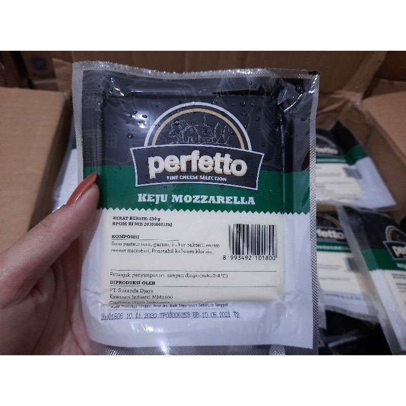 

Keju mozzarella Perfetto 250gr ORI (bukan repack) Exp 29 September