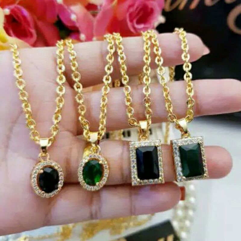 kalung liontin batu hitam