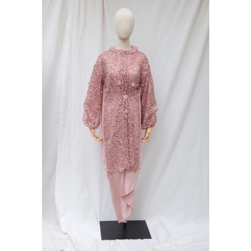(SEWA KEBAYA WISUDA LAMARAN FULLSET) Kalina Coral Blush by Jaleela.id |*Baca Description Box yuk*
