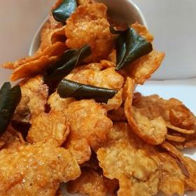 

Cuci Gudang Awal Tahun Emping daun jeruk pedes manis 500 gr Cuci Gudang Awal Tahun