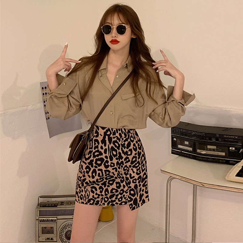 Kemeja Khaki Wanita Rok Sablon Macan Tutul Set Dua Potong