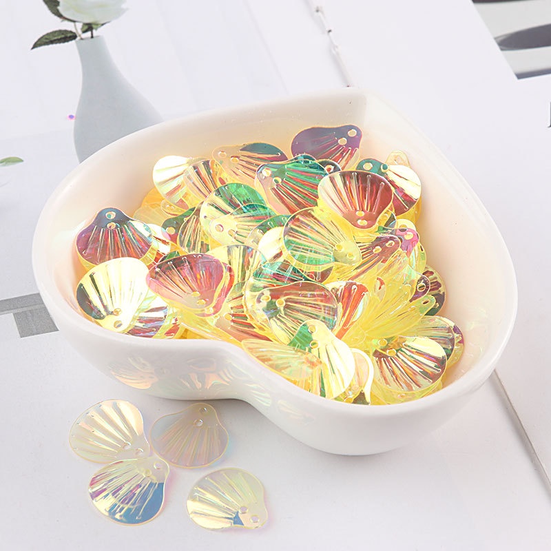 90pcs / Pak Payet Bentuk Kerang Warna-Warni Bahan PVC 13mm Untuk Dekorasi Gaun Pernikahan