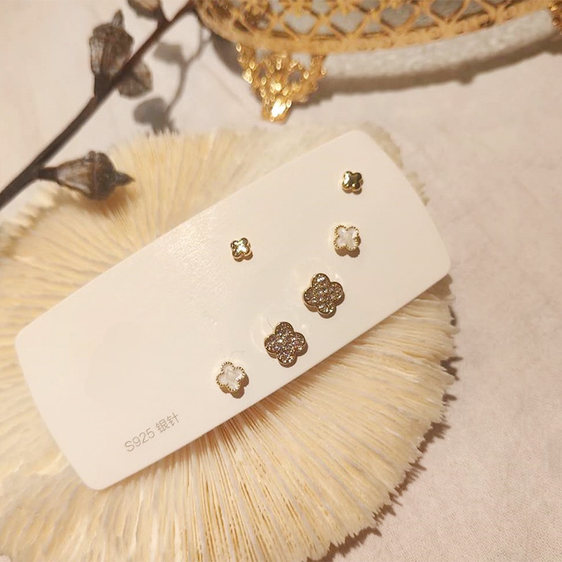 Anting Tusuk Bentuk Daun Clover Hias Zircon Gaya Korea Untuk Wanita