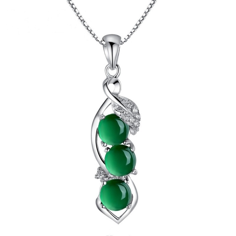 [Ready Stock]Fashion Inlaid Emerald Pendant Plated 925 Silver Necklace