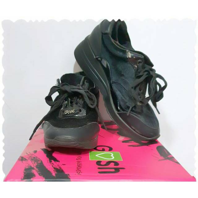 PL sepatu gosh