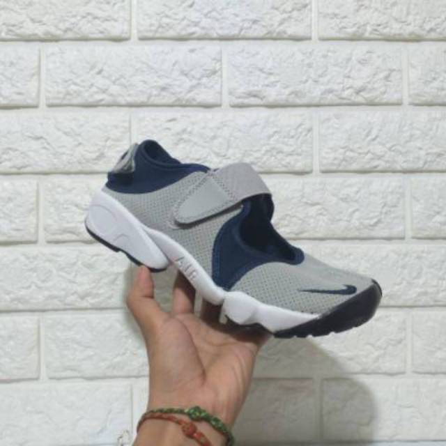 sale sepatu nike