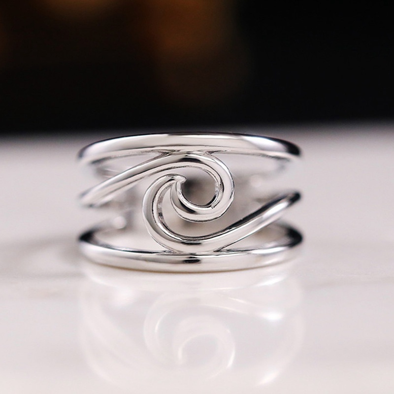 Cincin Model Lebar Bahan Metal Warna Silver Untuk Wanita