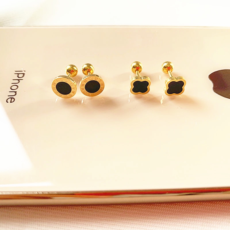 Anting Bahan Titanium Steel Anti Pudar Bentuk Clover