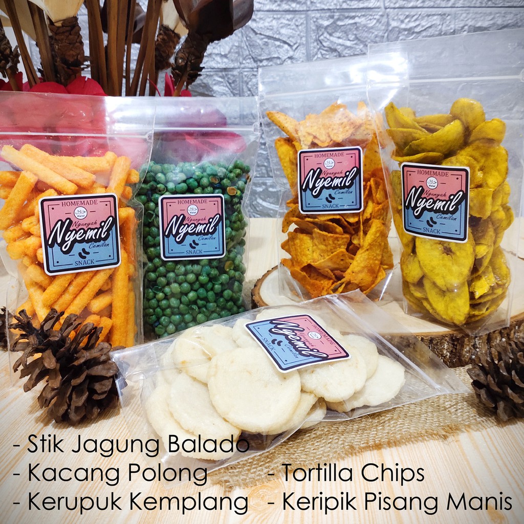 

SNACK CEMILAN KERIPIK PISANG MANIS KACANG POLONG STIK JAGUNG TORTILLA CHIPS KERUPUK KEMPLANG