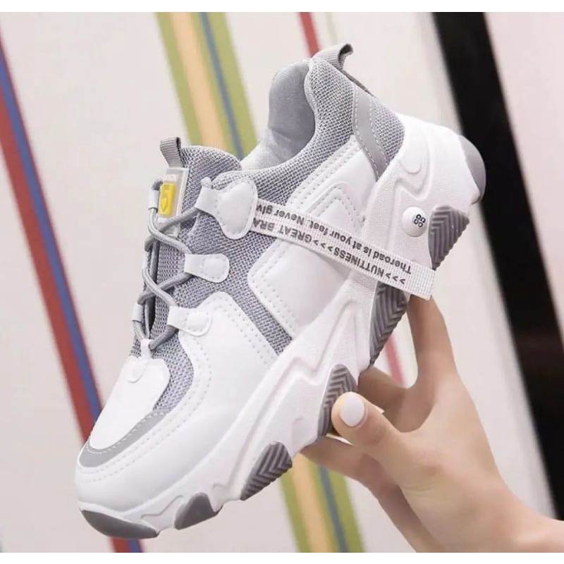Sneakers Wanita Import Korea
