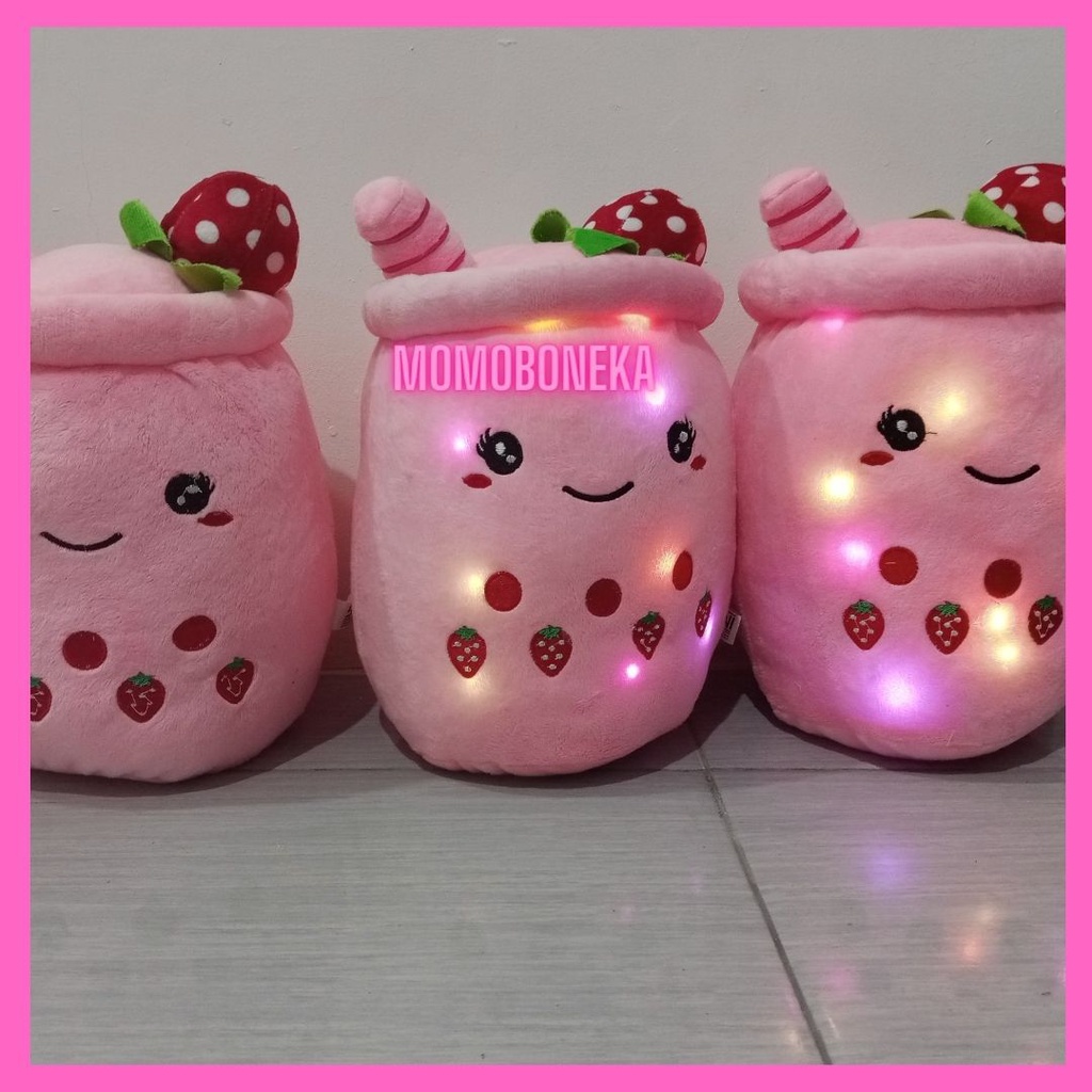 Boneka Boba Milk Tea Strawberry Lampu LED Bahan Halus Isi Dacron Murni SNI