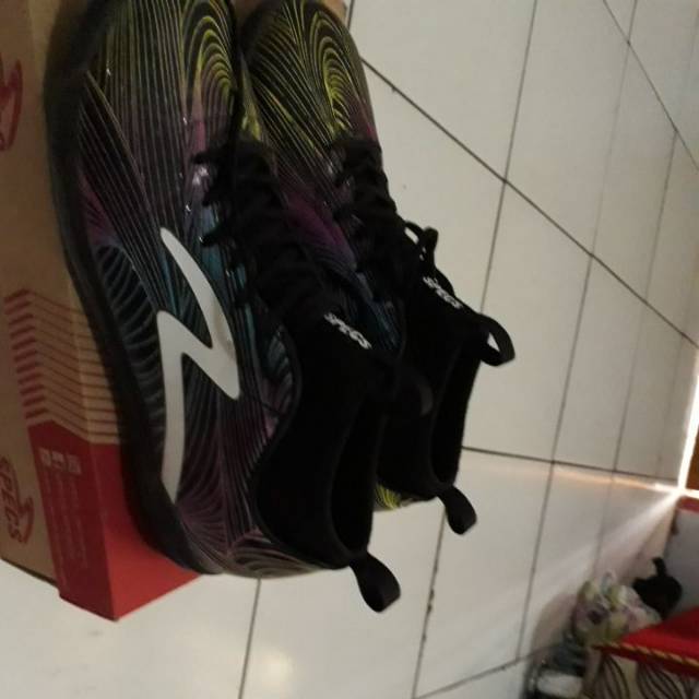 Sepatu futsal Specs Barricada Ultra in Ultra Violet