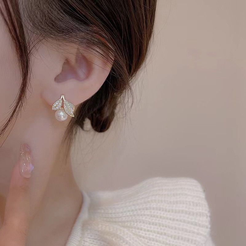 Anting Stud S925 Silver Needle Bentuk Hati Aksen Mutiara Berlian Gaya Korea Untuk Wanita