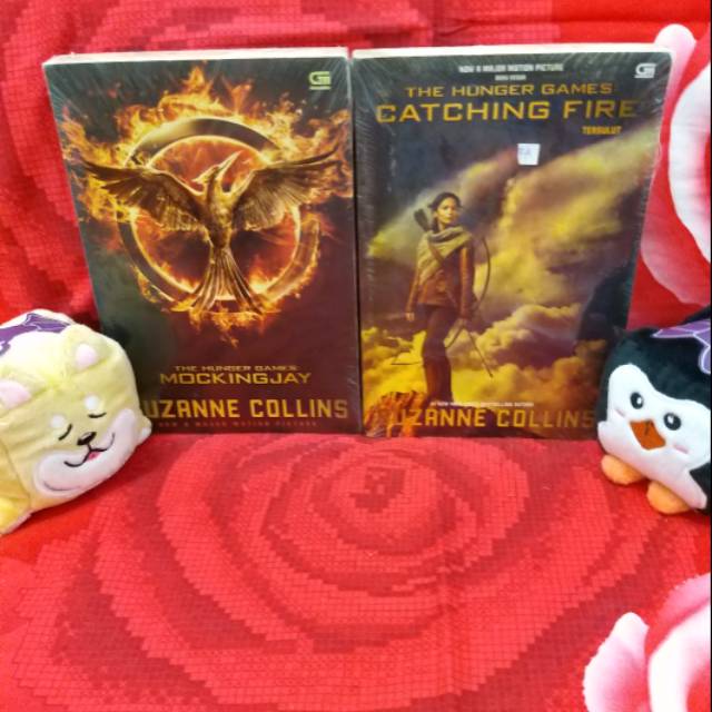 Novel Set The Hunger Games - MockingJay & Catching Fire