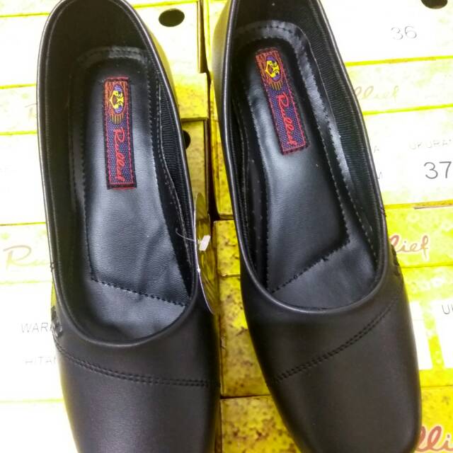 Sepatu weges Rullif YKM 556..Hitam/pantofel wanita....