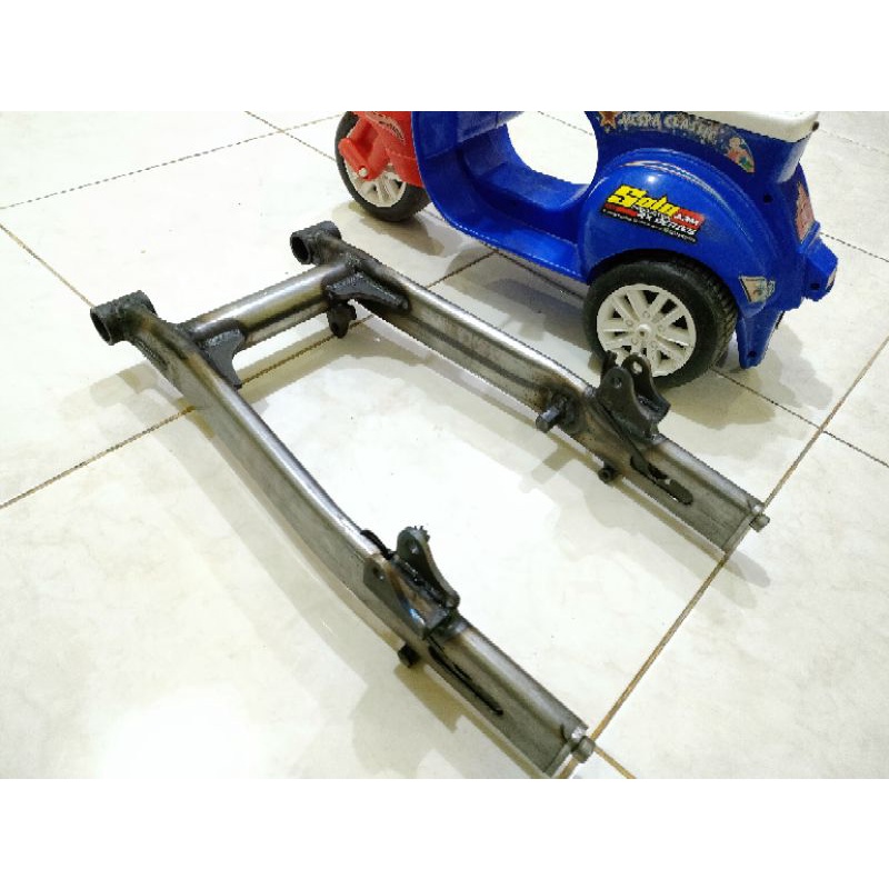 swingarm copy k2r model Kaze PNP cb,gl,Mp begel panjang,. swingarm Kaze  swing arm model Kaze oval. 
