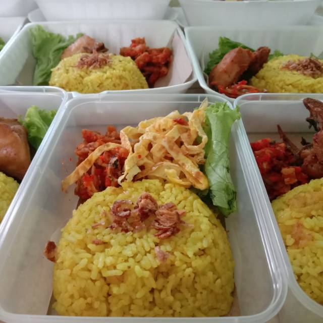 

Nasi kuning enak (isi 30kotak)