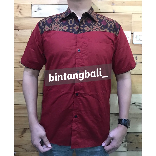 Kemeja pria merah polos kombinasi endek bali katun lengan pendek