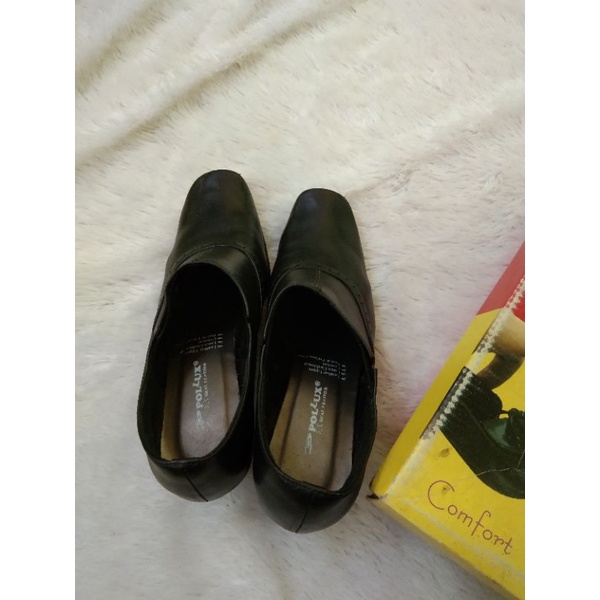 PRELOVED SEPATU KERJA WANITA POLLUX