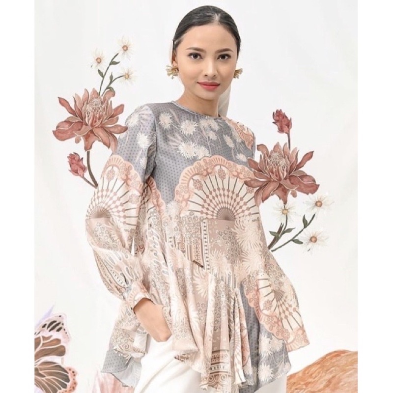 Preloved Kyra Blouse powder blue by Wearing Klamby (Pesanan jangan di Co)