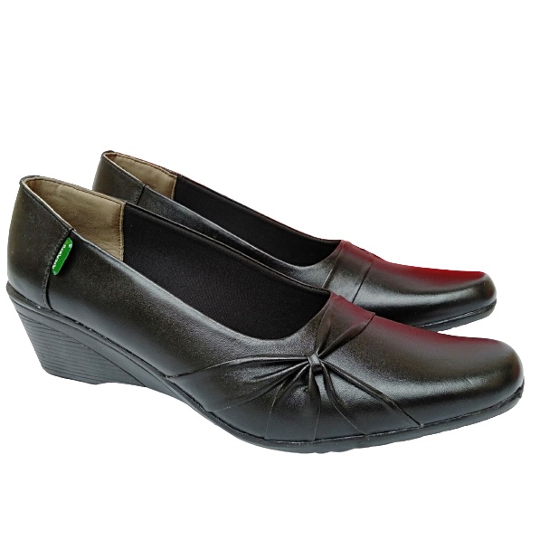 Sepatu pantofel wanita kickers kulit asli original kerja sekolah formal warna hitam fantofel slip on