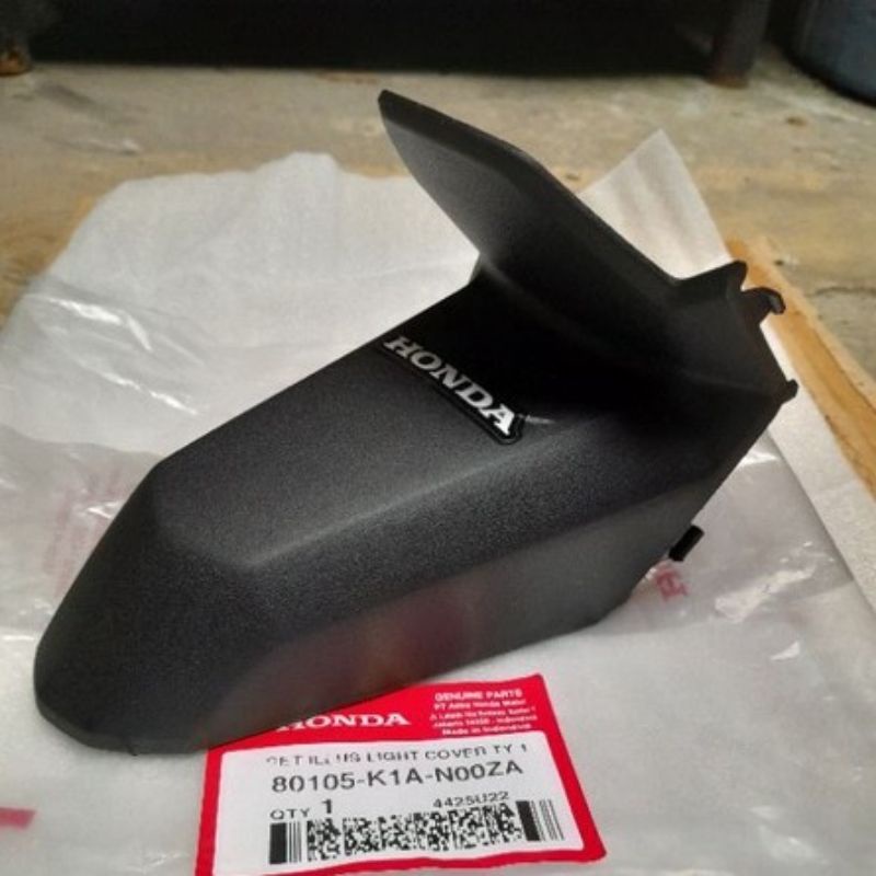 Cover Tutup Spakbor Belakang Bawah Stop Lamp Honda Beat led deluxe  2020 Asli original