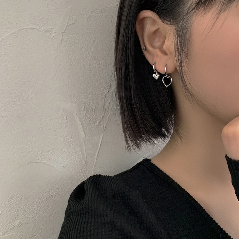 Roselife 1 Pasang Anting Tusuk Gantung Asimetris Desain Hati Untuk Wanita
