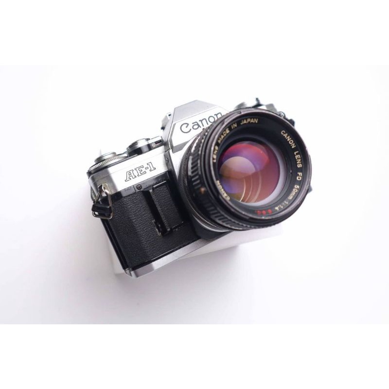 Kamera Analog SLR Canon AE-1 Mulus