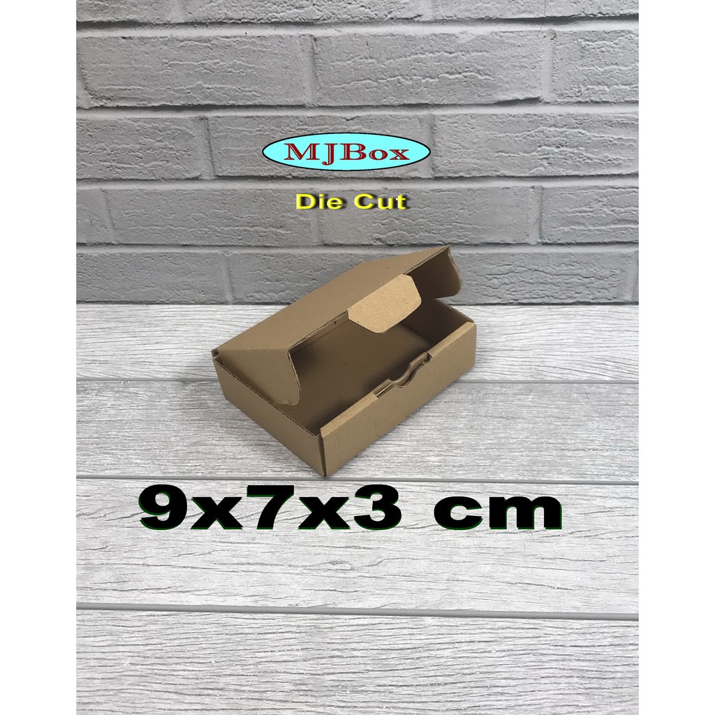 Kardus  uk.9x7x3 cm....Die Cut
