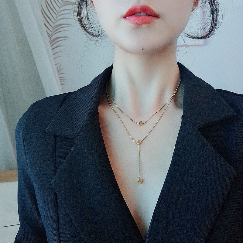 Kalung dua layer rantai italy titanium Wanita Korean Style Anti karat liontin kubus juntai