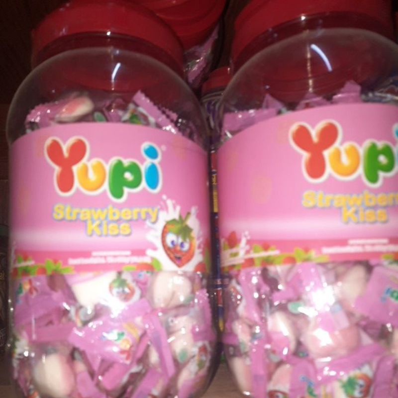 

yupi strawberry kis toples