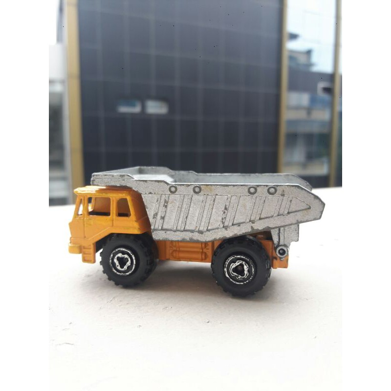 Majorette dump truck kuning CA 2370 truck diecast