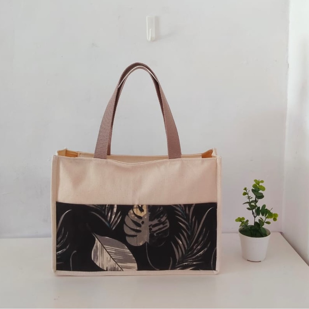 RIENS COLLECTIONS. TAS GONI WANITA KOMBINASI KANVAS MOTIF FLORAL LATAR HITAM