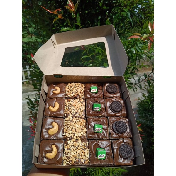 

FUDGY BROWNIES PREMIUM