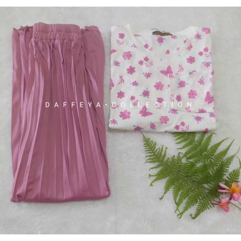 Kaos dan Rok Plisket