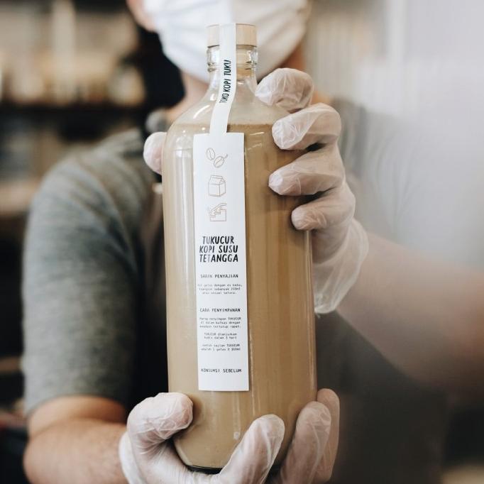 

Tuku - Tukucur Kopi Susu Tetangga Botol Kaca 1 Liter Ready