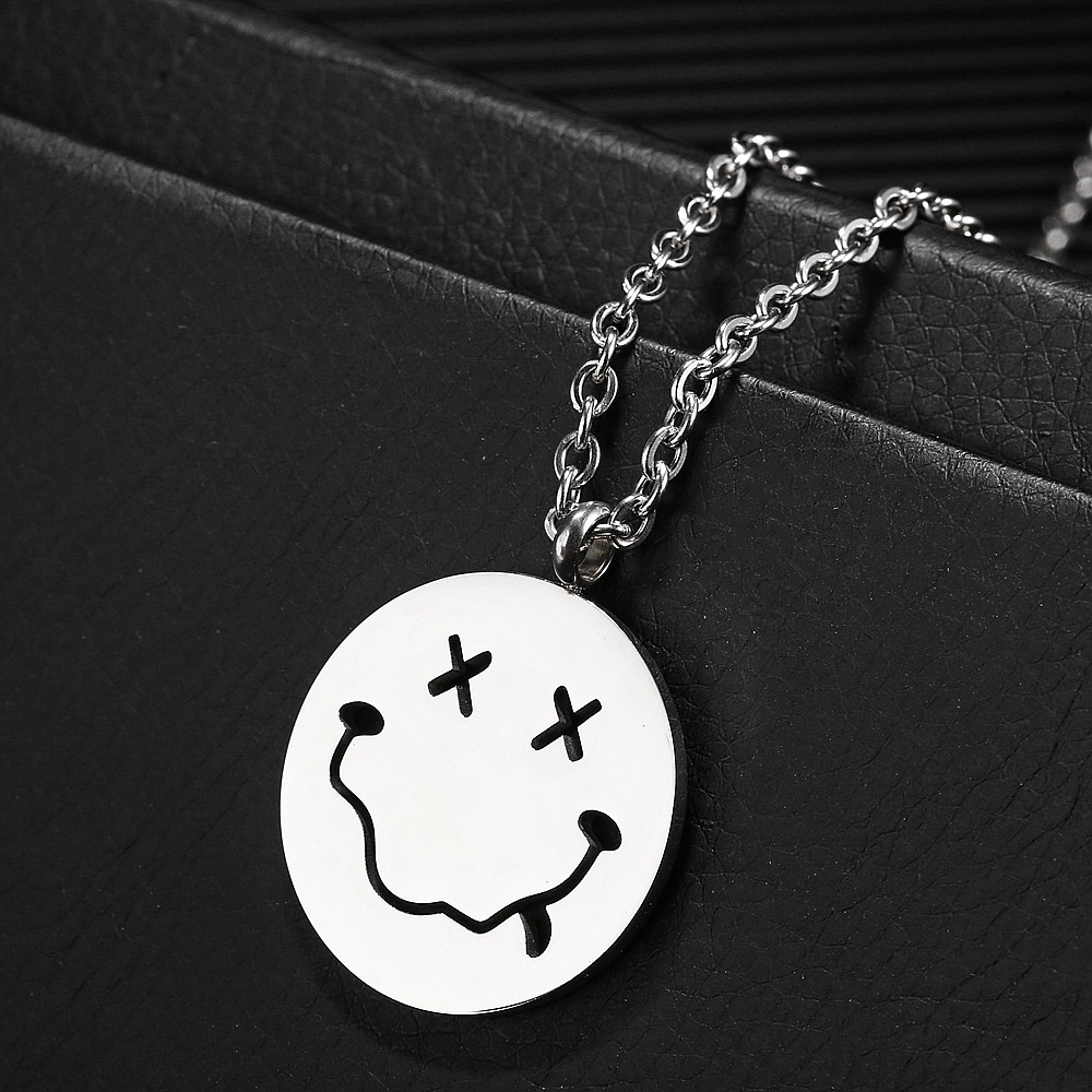 Kalung Rantai Liontin Smiley Face Bahan Metal Warna Silver Untuk Hadiah Teman