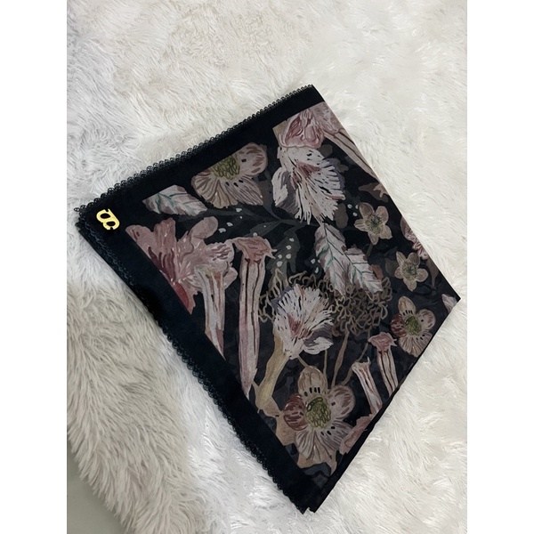 Preloved Buttonscarves Daisy Series Black