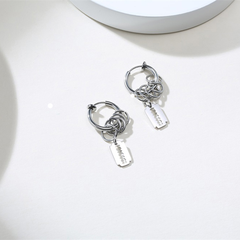 Anting Rantai Panjang Menjuntai Liontin Daun Bahan Stainless Steel Gaya Punk Elegan Untuk Pengantin Wanita